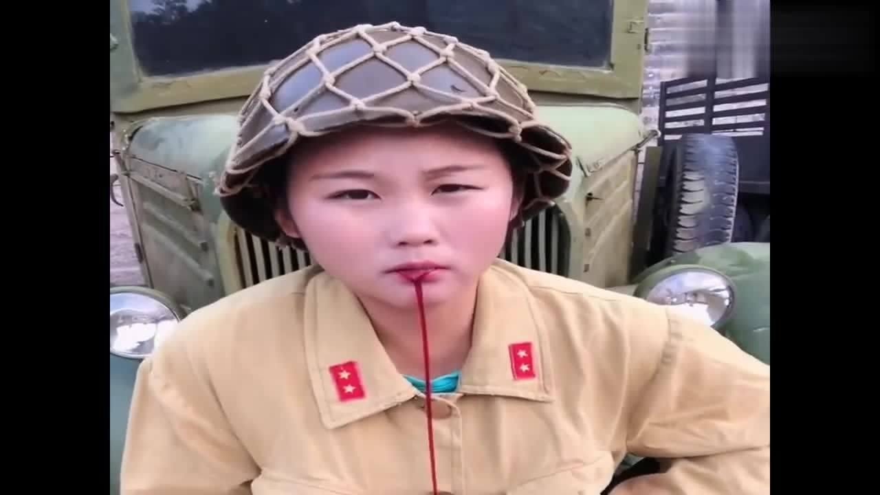 抗日神剧拍戏现场这位女演员吐血演的真好网友太像了
