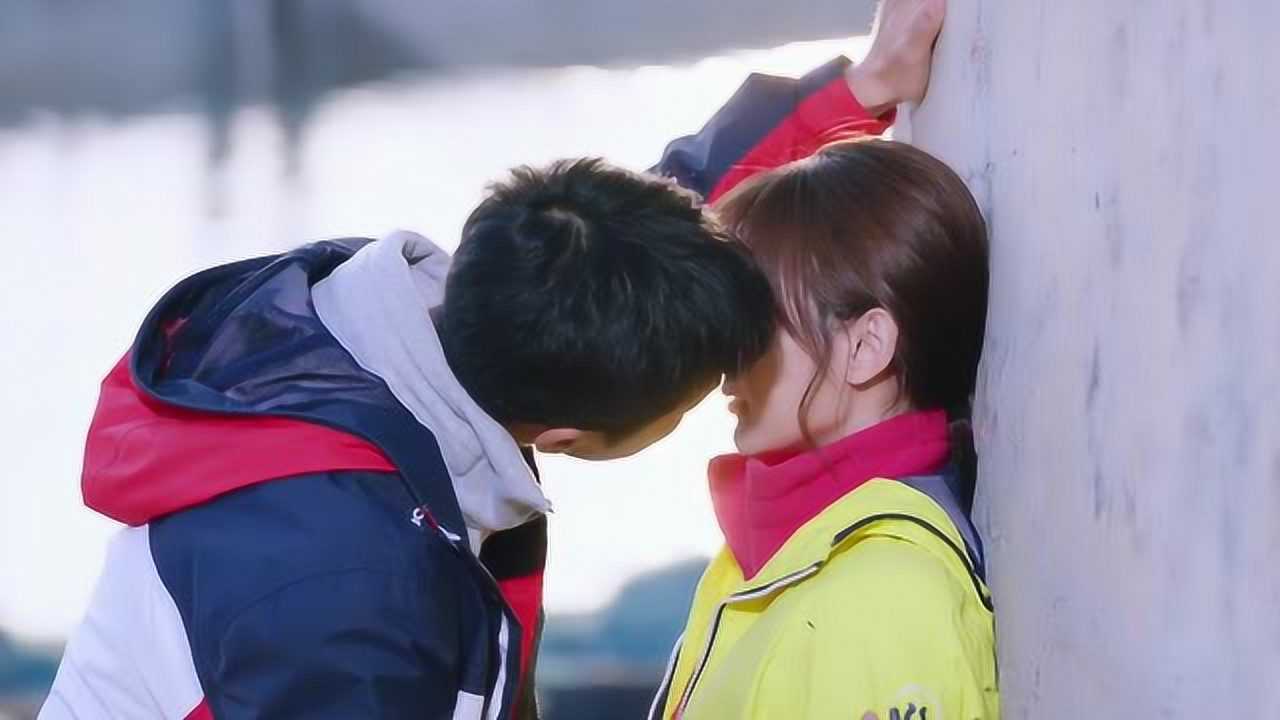 《我的机器人男友》片花:实习记者毛晓彤花式追爱实习医生姜潮