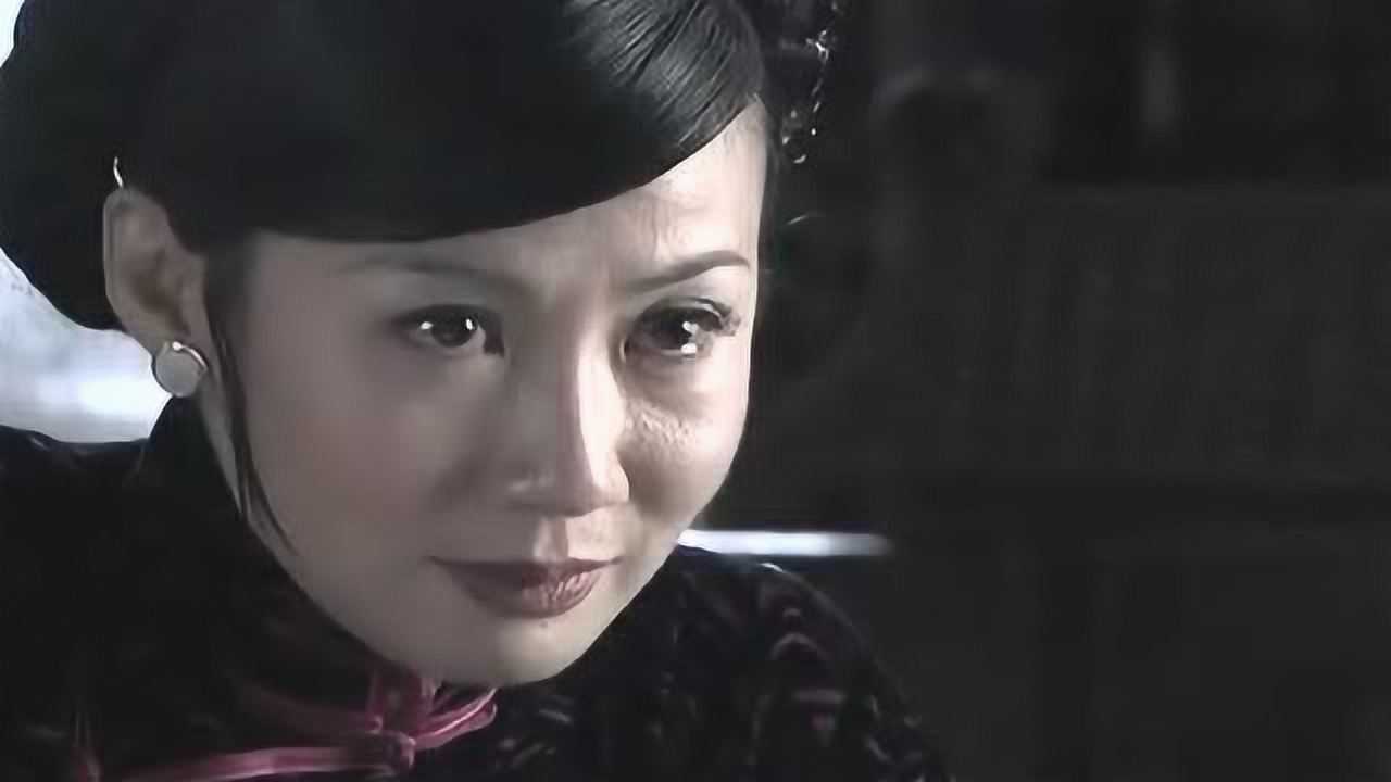 雾柳镇大太太真是恶毒,朝着有身孕的四姨太肚子踢,柳爷却当起了好人