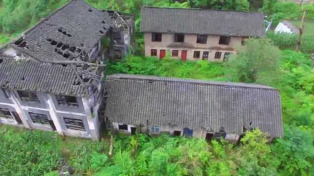 隐藏在贵州大山里的汞矿厂,依然保留着上世纪的建筑,太难得了