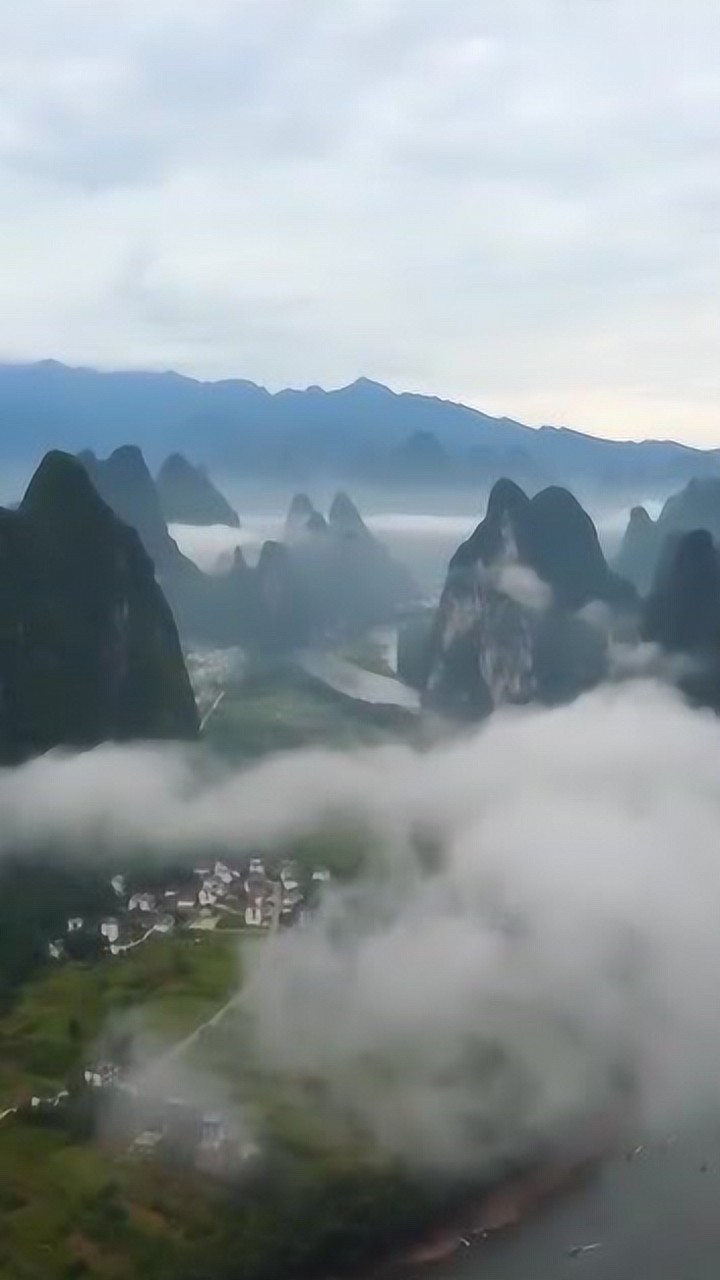 航拍中国:桂林山水甲天下,山美水美人间仙境!