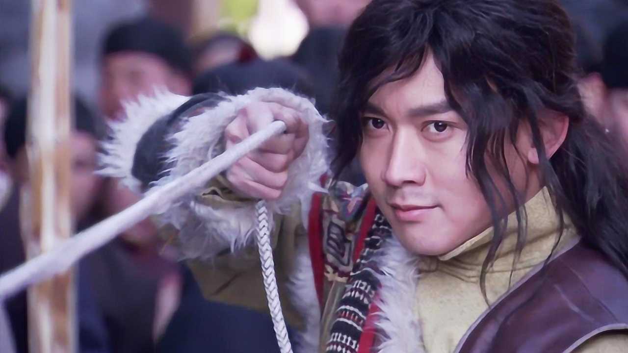 胡一刀父子刀法相当,胜过百胜刀王,但比一人逊色