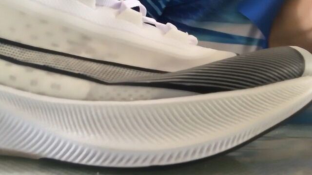 球鞋分享:Nike zoom fly3的悲剧!天生爱跑步,跑鞋毁一生