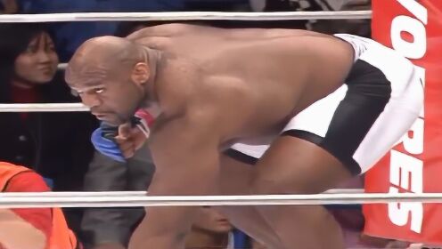 MMA重量级对决：鲍勃萨普VS高山善广，日本黄毛被打的面目全非