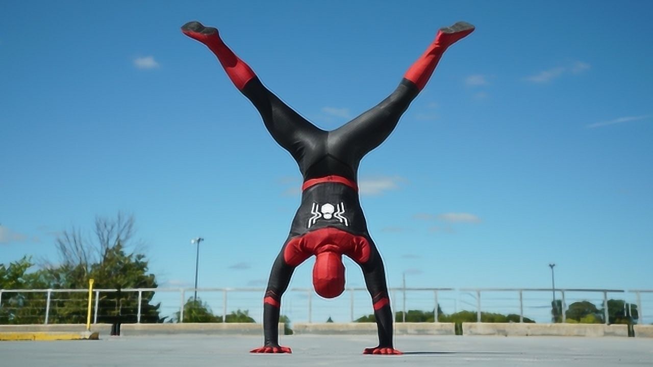 真人版蜘蛛侠:还原蜘蛛侠中的飞檐走壁的动作!