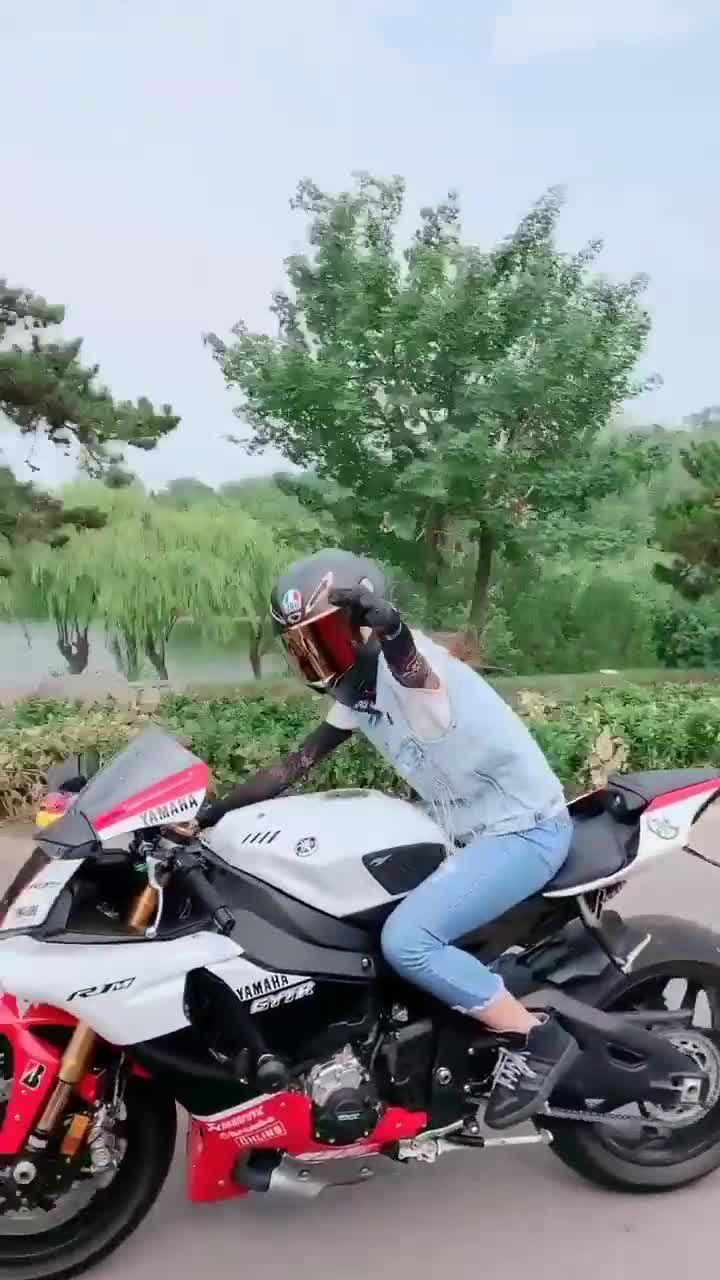 雅馬哈摩托車,很適合這位美女_騰訊視頻