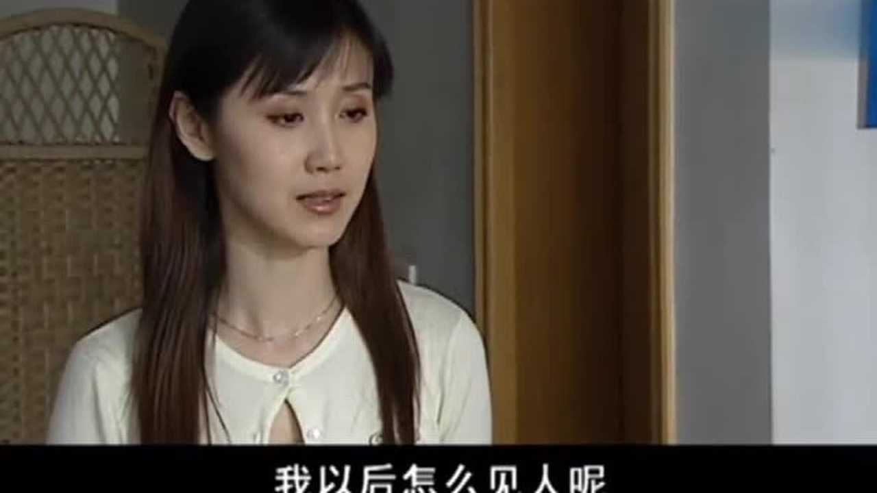 谁在你背后柳雪醒来发现身边多了个人仔细一看瞬间崩溃造孽