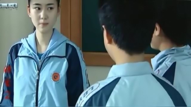 错爱2:女同桌被同学羞辱,小军忍不了就上了,太狠了!