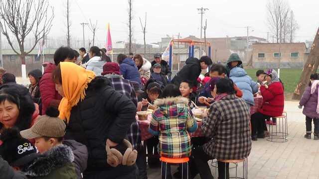 绛帐镇春光村四组举办“庆元旦 迎新年”暨腊八节村民聚餐活动