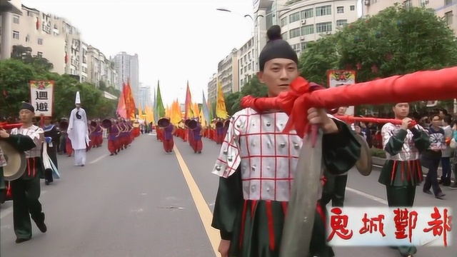 我国最神奇的“鬼城”,白天游客人山人海,晚上却无人敢去