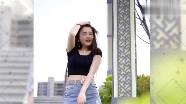 美女女歌手一首《自己美》,嗓音独特,人美曲美,越听越好听