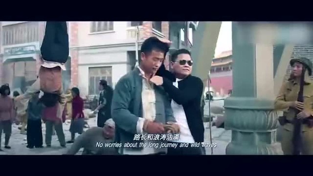 新喜剧之王,如梦在片场里演着受苦受累的角色,幸好李洋会帮助她