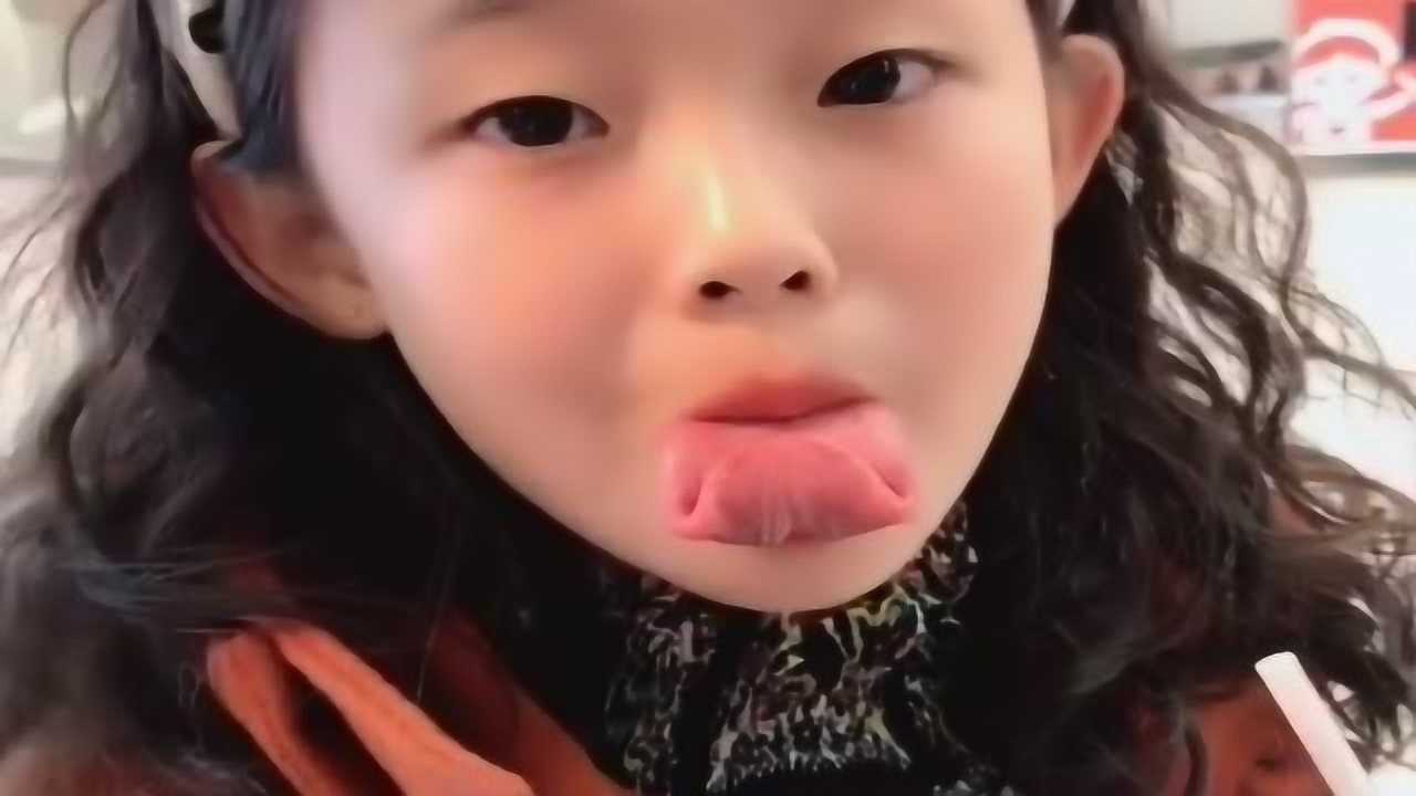最牛的小女孩,她的舌头不一般,这种才艺只有她能做到!