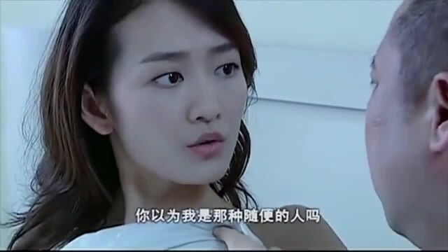 美女的身材超好,却被大叔一个糙男人糟蹋了!真是扎心了!