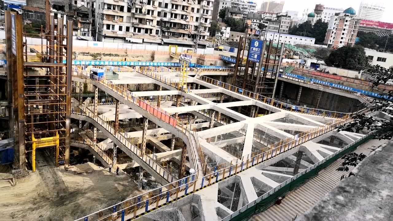 第一次看见摩天大楼打地基,大家说这样的地基能建200米高楼吗?