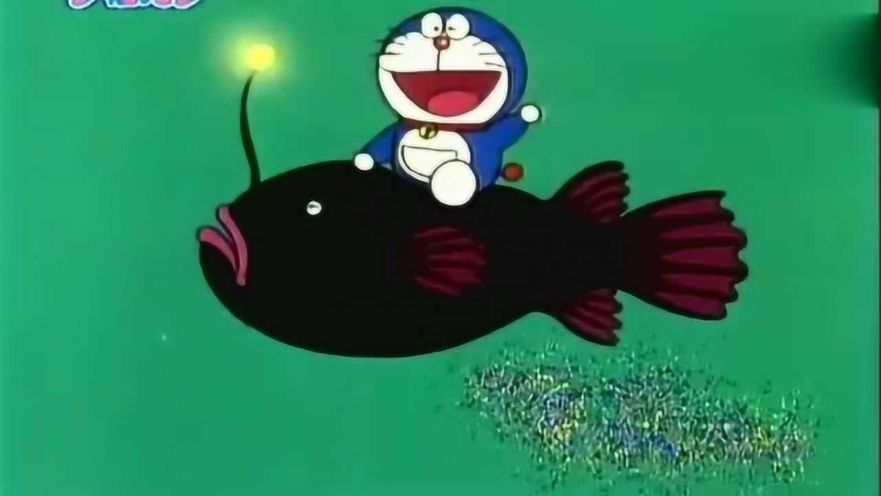 哆啦a梦在房间里钓鱼没想到和大雄一起险些遇难