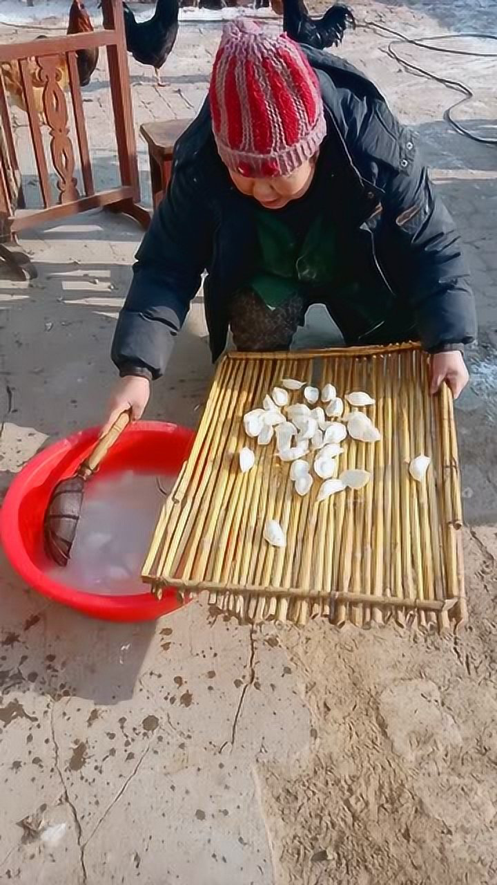 東北人煮凍餃子前都習慣洗一下你知道為什麼嗎