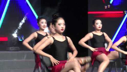 2020欢庆中国年少儿春晚《凳子舞》-小旭舞蹈艺术学校