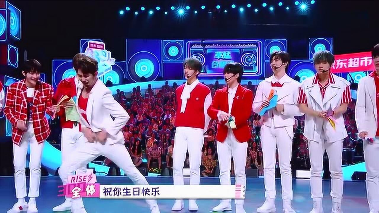 R1SE周震南公主抱夏之光，这也太宠溺了吧？网友：你们克制一下！_腾讯视频