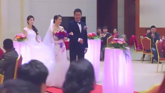 老夫少妻结婚排场大,大龄富豪配漂亮小娇妻,众人羡慕