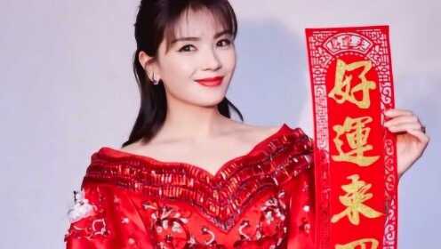 被刘涛的“括号臀”惊艳，穿红色连衣裙藏不住凹凸感，41岁真有料
