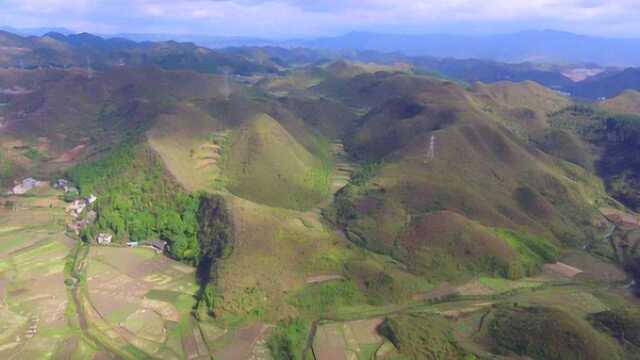 贵州山间发现一个宝地,左右龙虎抱穴,堂局合理,山间的景色好美