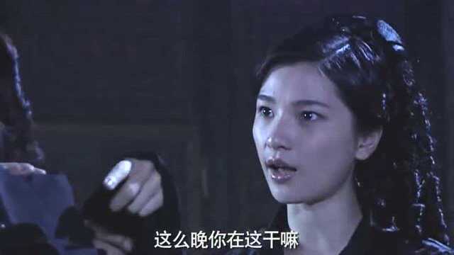 大晚上,1男1女做“坏”事,下1秒悲剧了,怕是跑不了