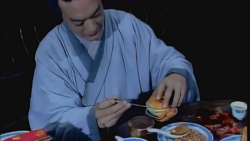 87版红楼梦这一段螃蟹宴多少人看得直流口水物件应有尽有