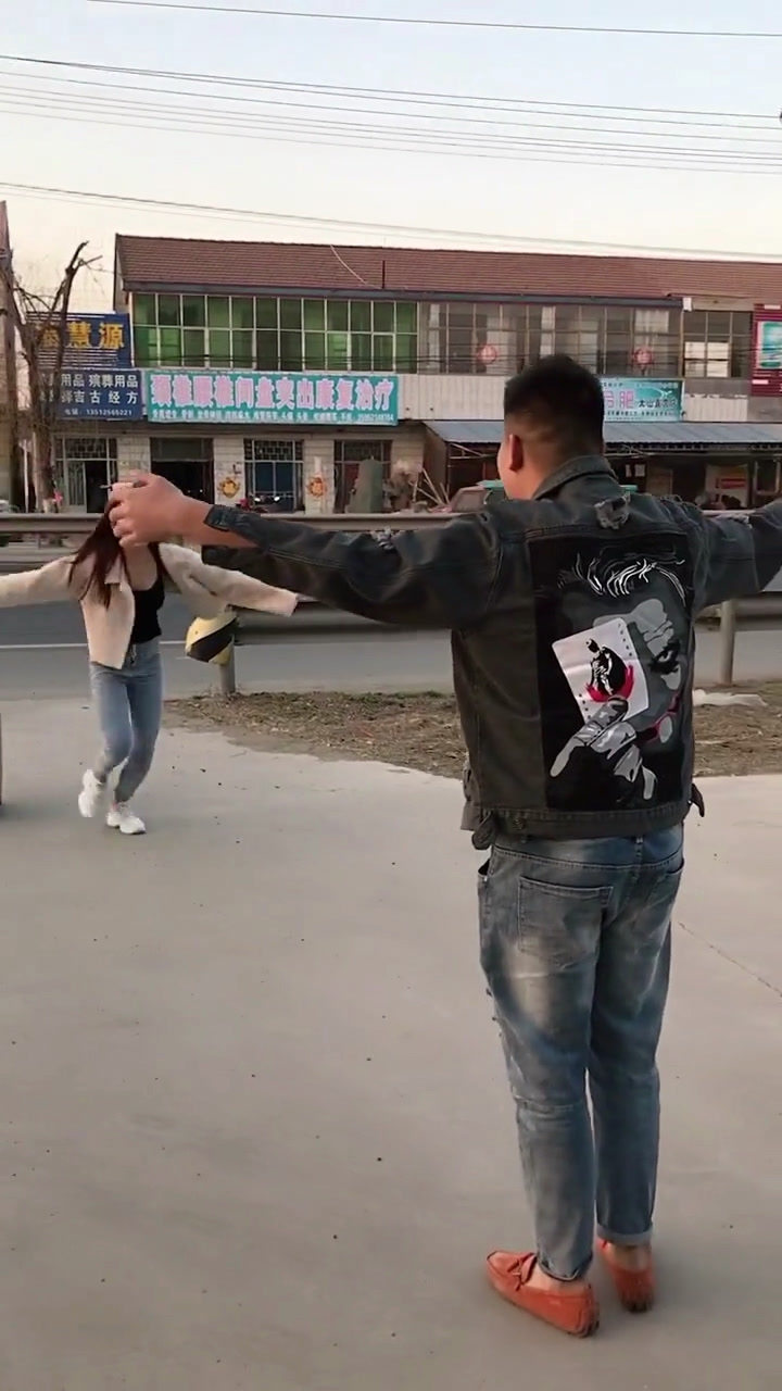 太激动了一脚踢中老公裆部