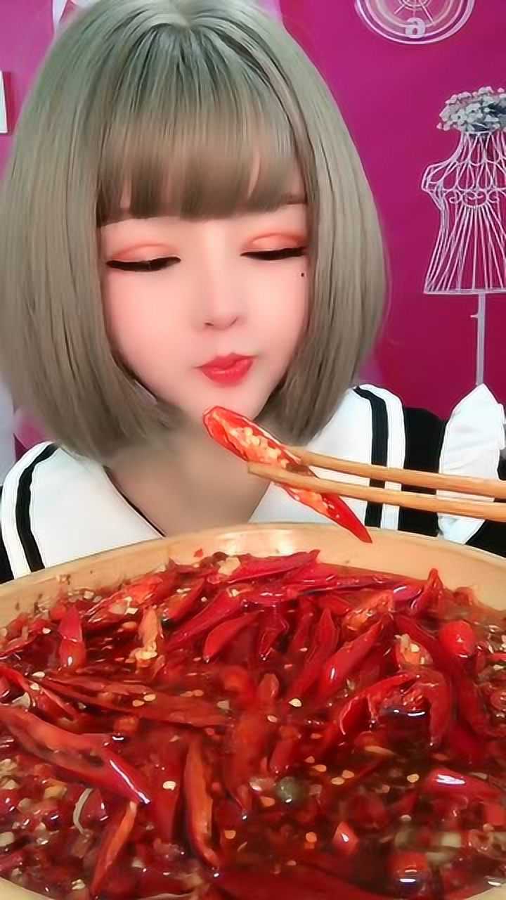 辣椒姐直播吃小米辣椒太辣了
