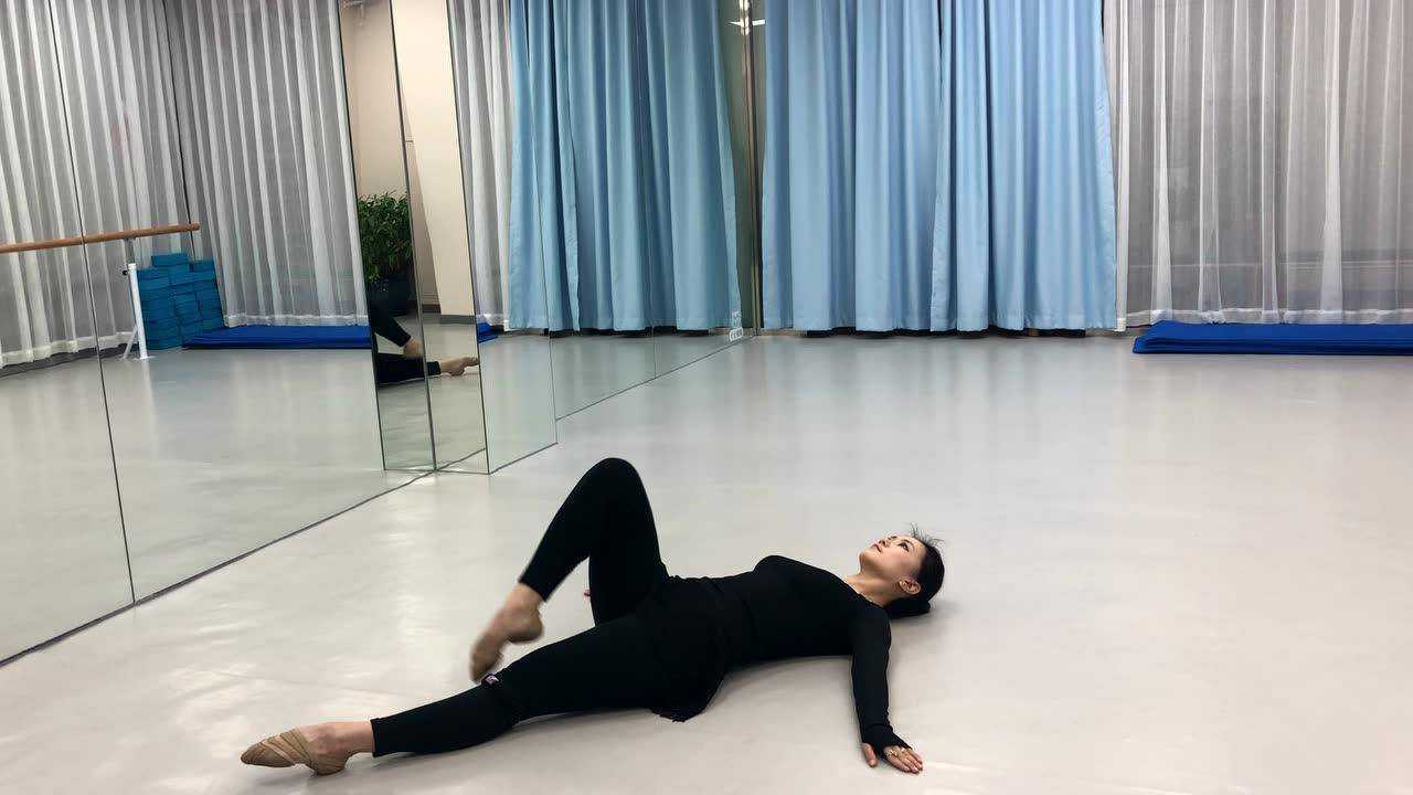 北舞考级三级组合《吸伸腿》——教师示范