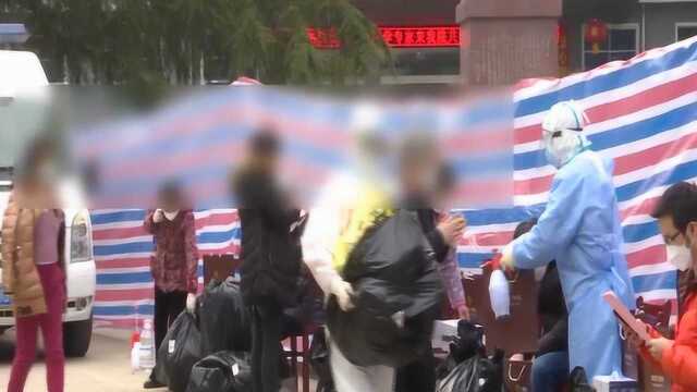 黄石首批12名治愈患者出院:谨遵医嘱好好休养 一定能痊愈