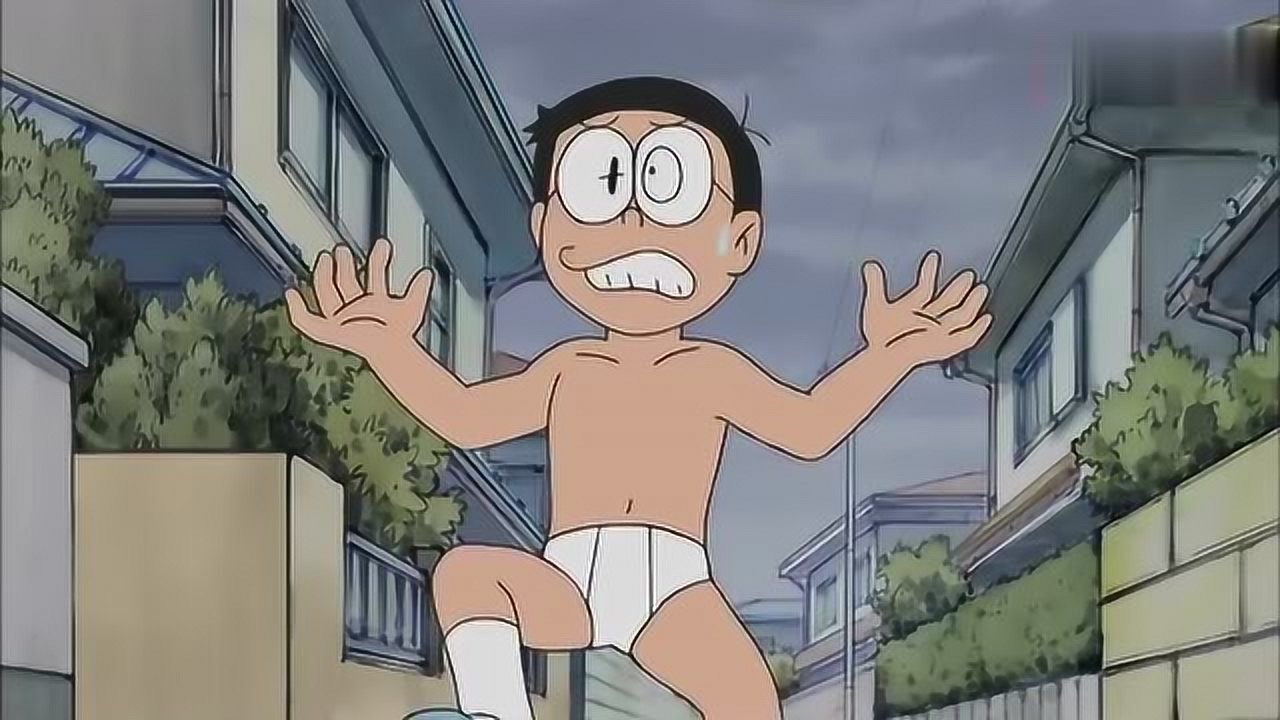 哆啦a梦大雄大街上脱衣服静香都看呆了只是因为太热