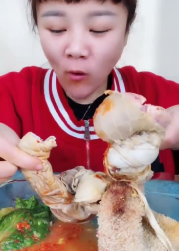 看大胃王馨子吃羊脑和羊肚吃的津津有味网友为什么吃羊脑