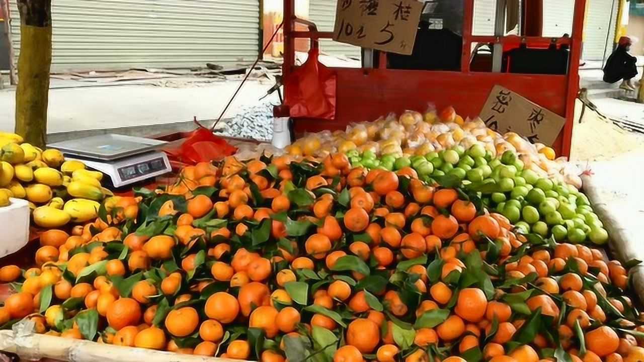 乡镇开小货车摆水果摊卖水果,生意怎么样