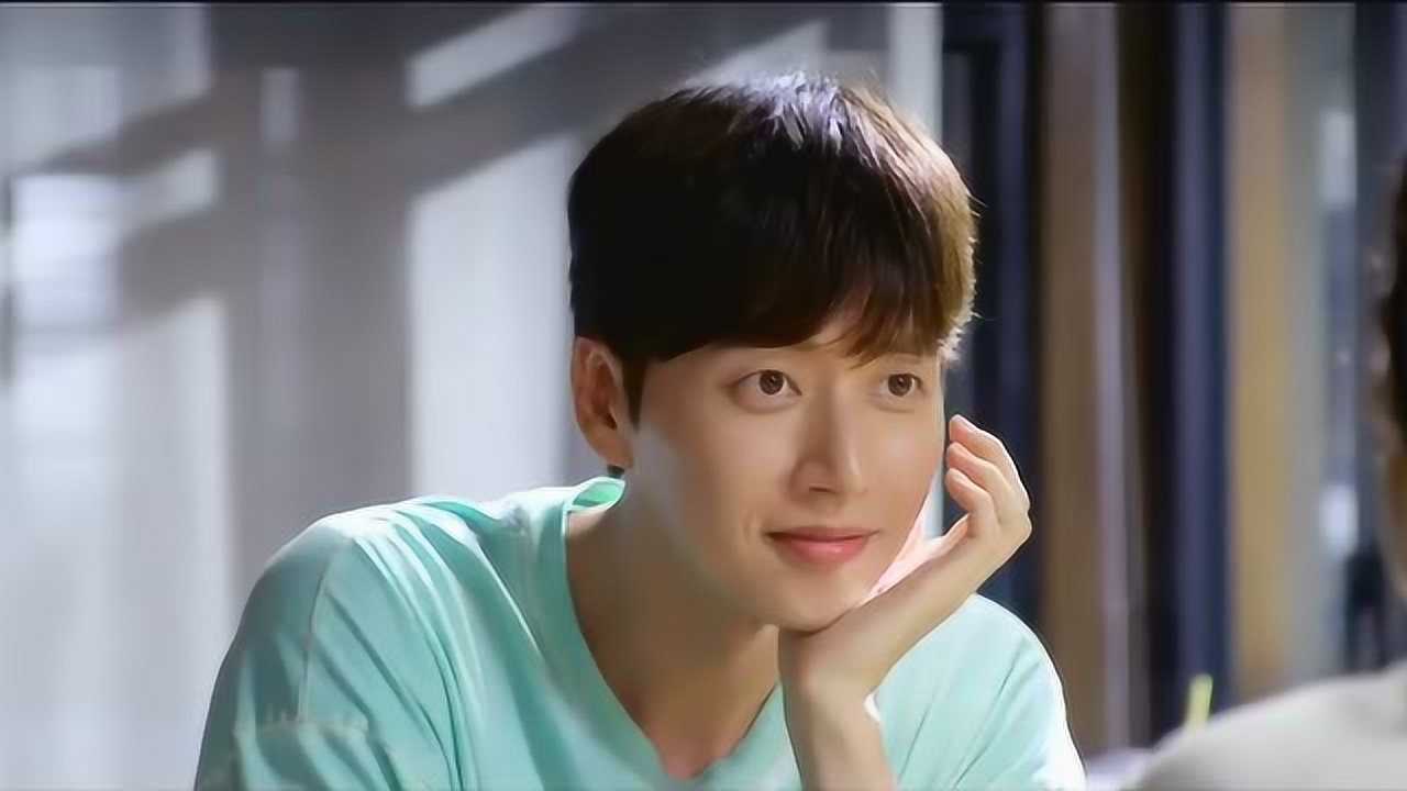 韩剧森林forest:山赫和英在恋爱后连空气都变成粉红色,眼神里都带电