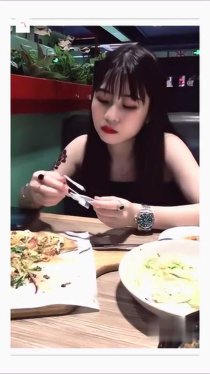 和相亲女生在一起吃饭她给我一根数据线什么意思