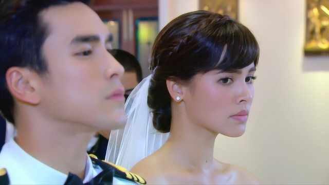 速看《公主罗曼史》第7集:公主与少校顺利结婚,周围的村民却不断的来