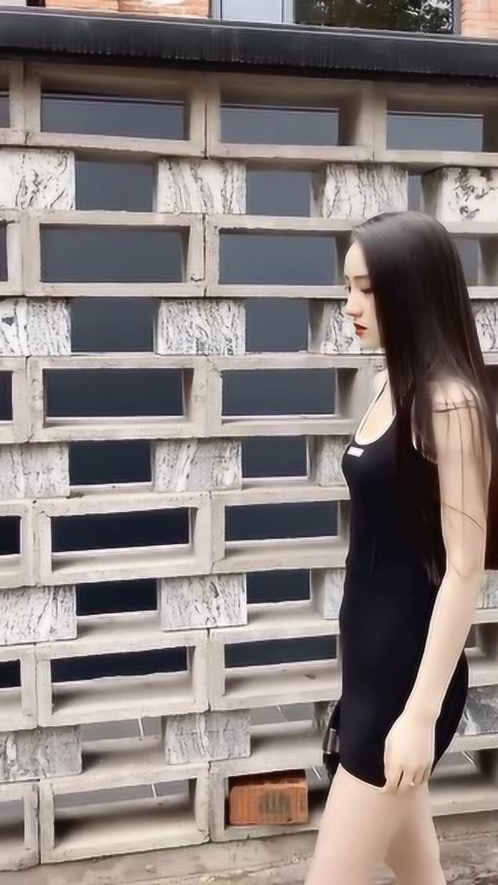 美女这压帽杀也太撩了,这身材这长腿,太赞了!