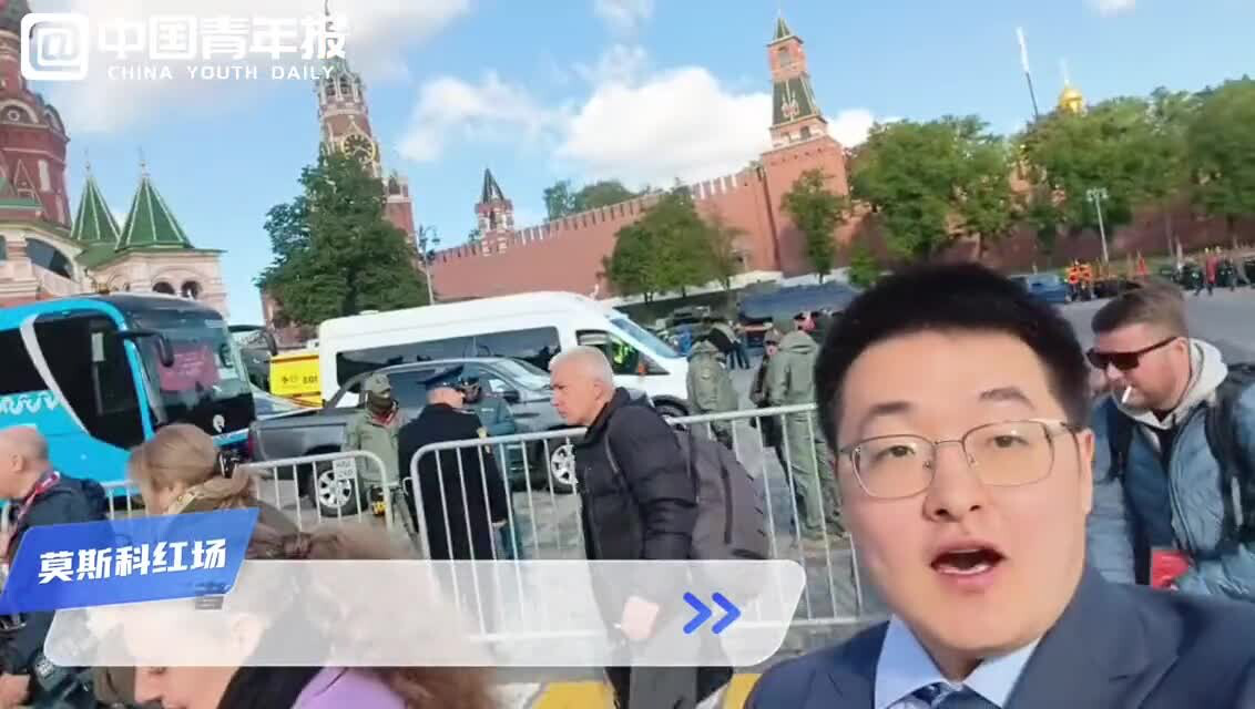 "胜利日"阅兵开始在即 看台俄罗斯人中文打招呼