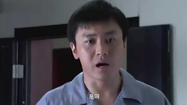 小伙清理公司垃圾,废品卖了钱全交公司财务,老总却让他自己留着