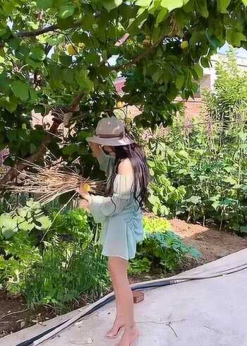 稻草人变成了美女,男子有些不淡定了,最后差点遭了殃