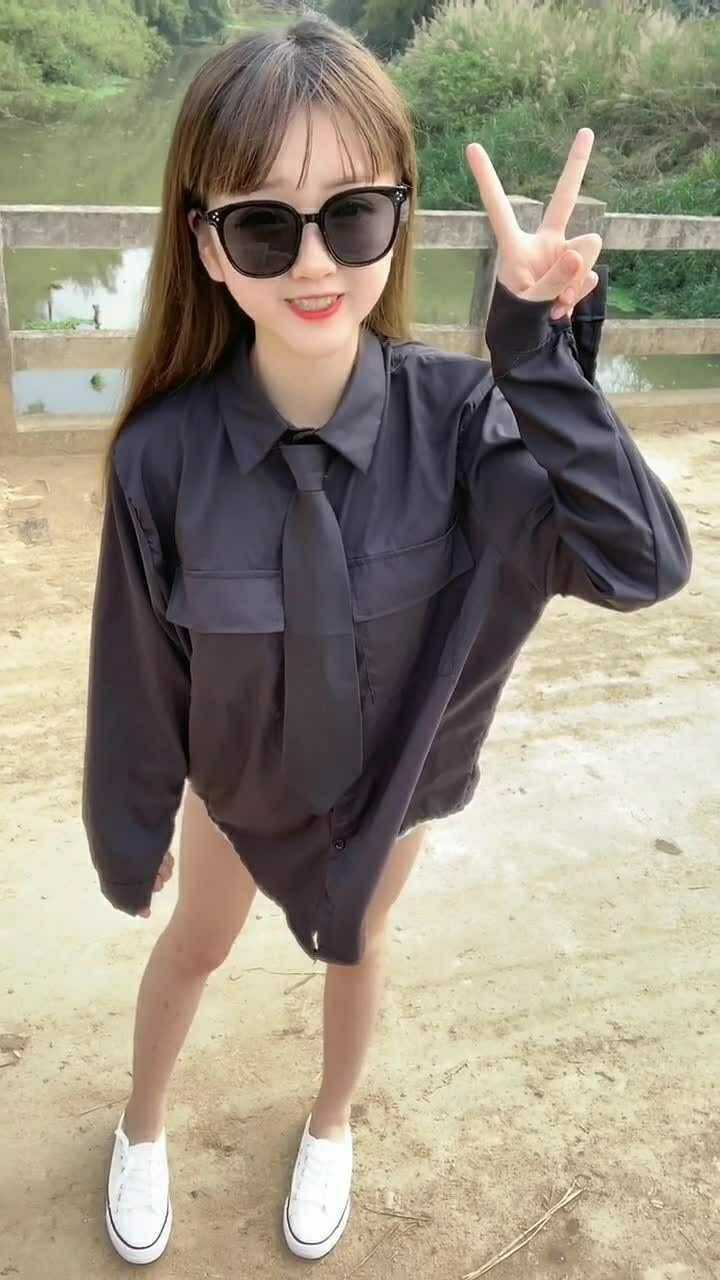 作为一个合格的精神小妹,我的动作非常完美