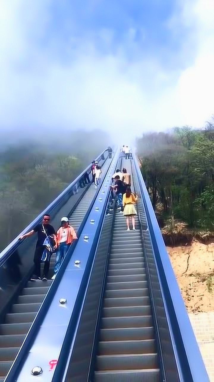这就是通往天堂的电梯吗,怎么会有这么长的天梯,太神奇了!