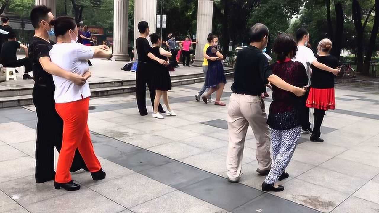 适合中老年人的休闲伦巴,好看又好学,大家一起跳起来