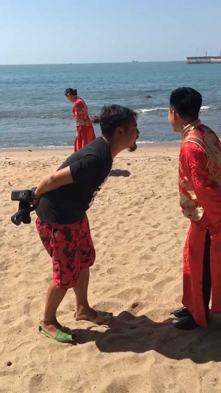 两个男人亲嘴嘴场面太辣眼睛了