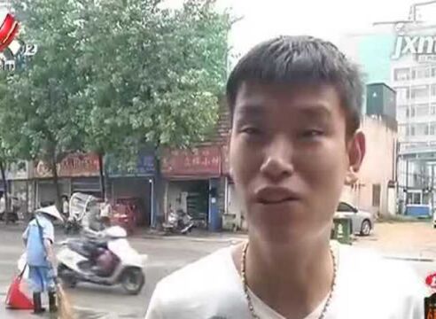 景德镇乐平:污水沿街流 味重商户忧