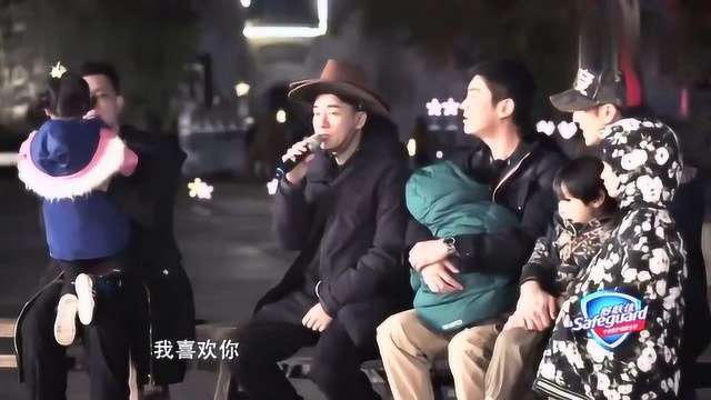 陈小春含泪深情演唱《独家记忆》感动全场!