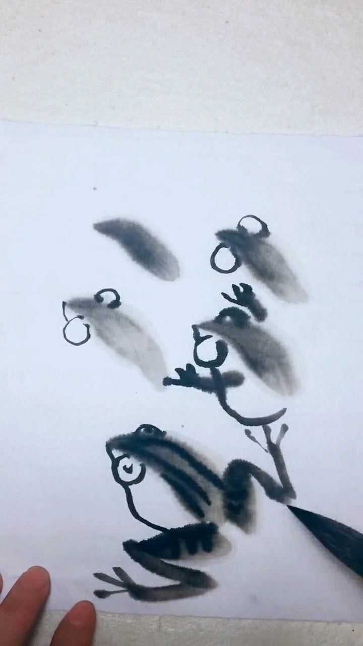今天用毛笔画了几只小青蛙看着特别可爱