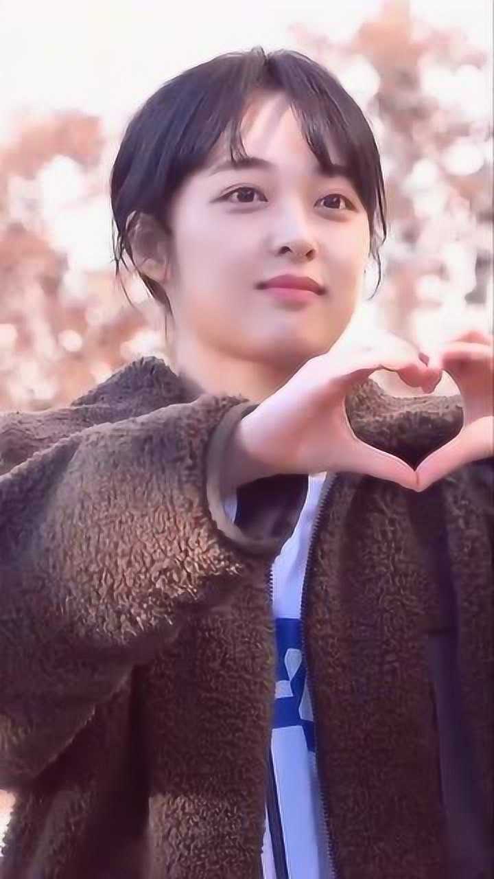 韩国女星李智媛,好似邻家小妹妹,比心的那一刻少女心爆棚!